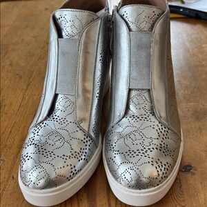 LINEA Paolo- Laser Cut  Out Wedge Shoes Silver Size 81/2 M